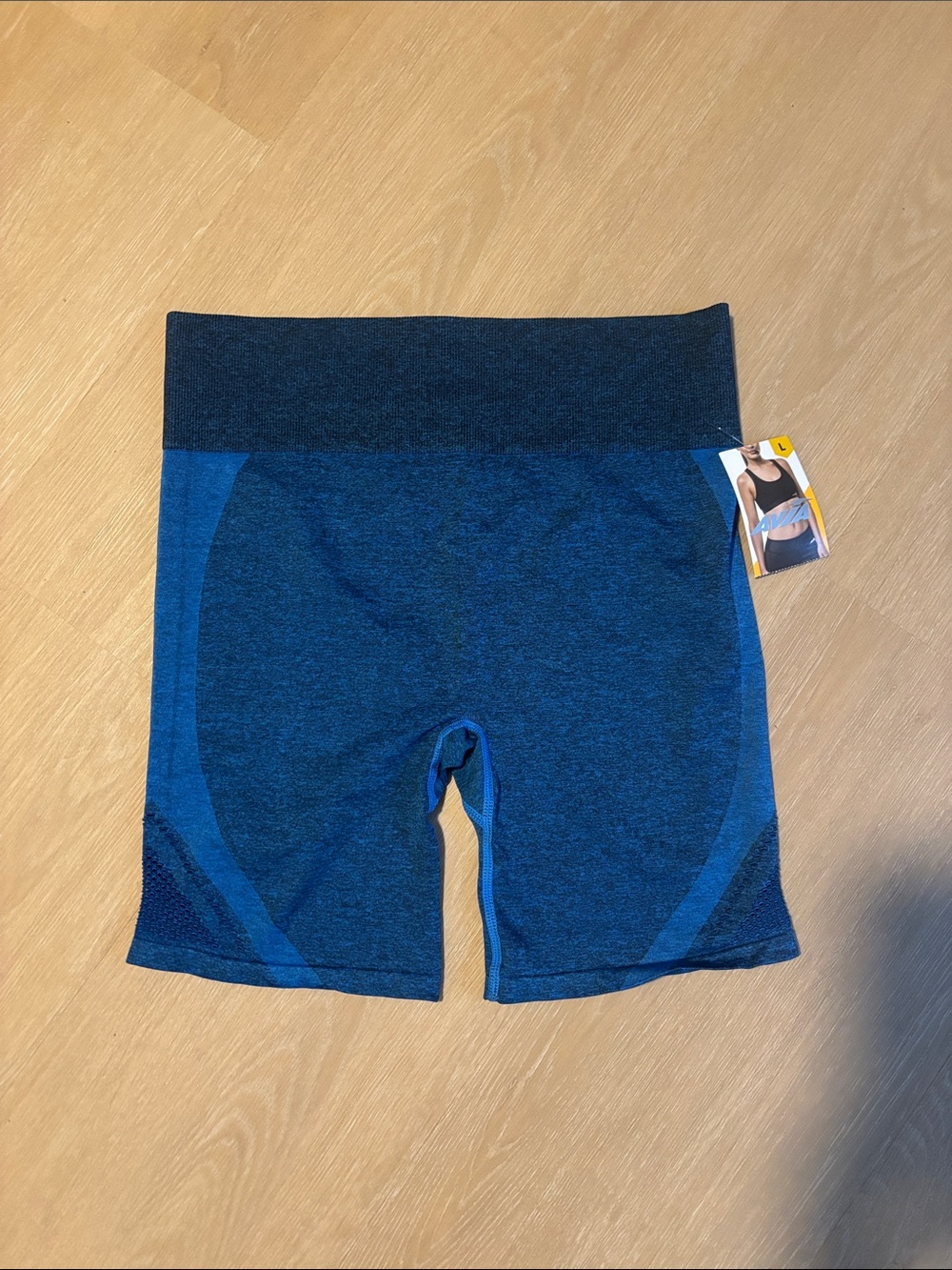 NWT Avia Seamless Bike Short size Large (12-14) in Blue